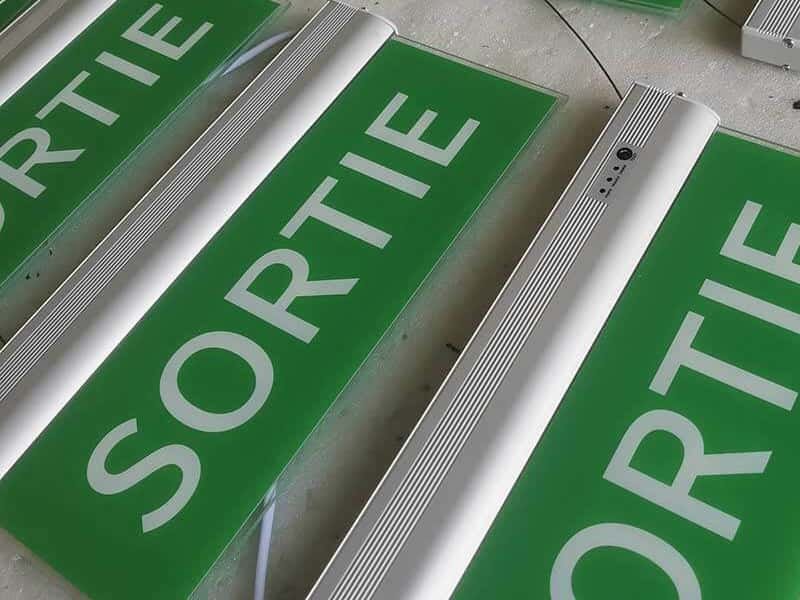 Green_SORTIE_LIFT_Directional_Sign_02