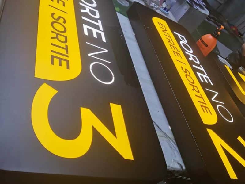 Porte_Entree_Sortie_Sign_01