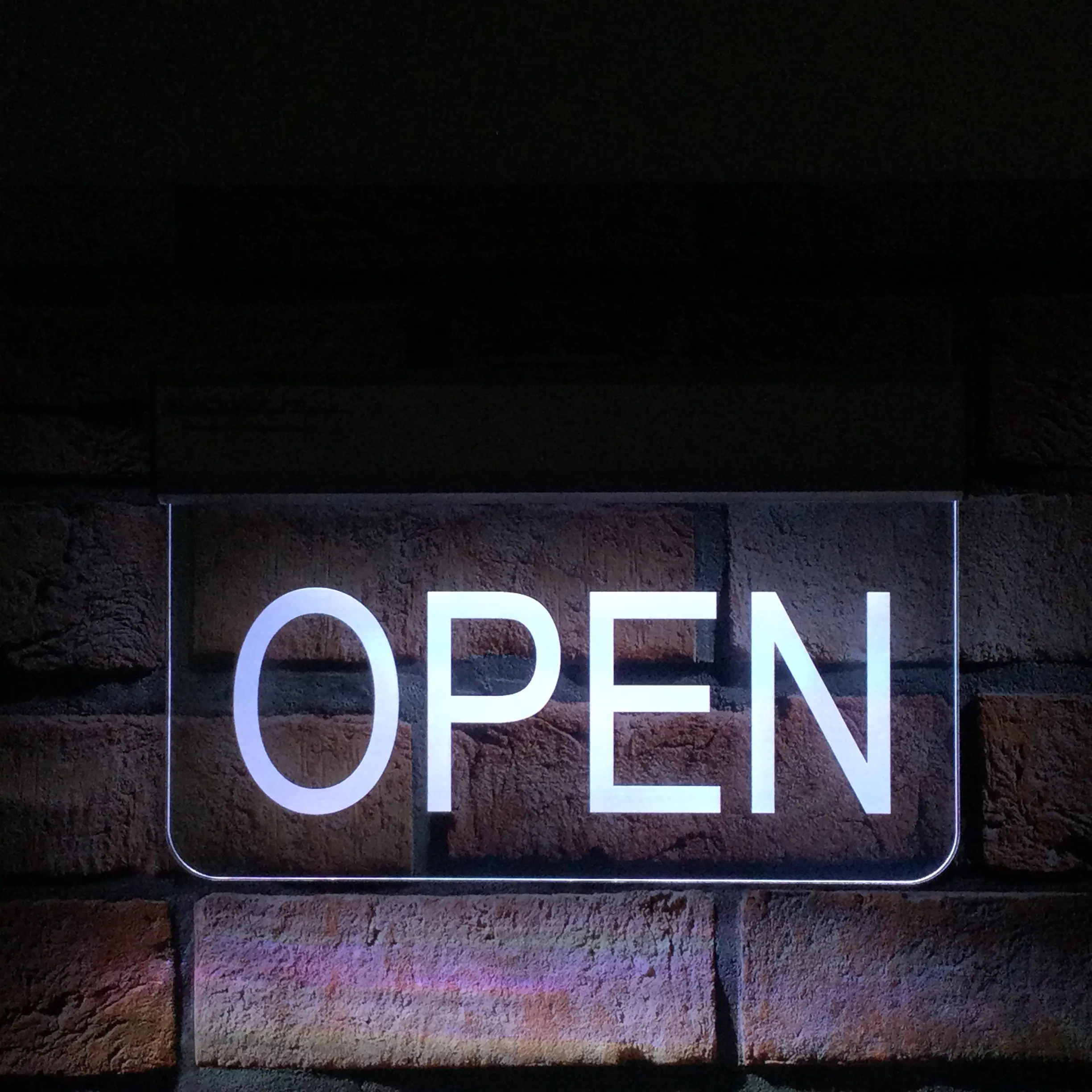 Edge-lit acrylic sign Edge-lit clear acrylic open sign demonstrating optical acrylic