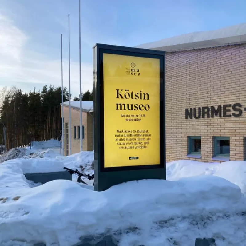 Outdoor digital display operating in snow and freezing weather